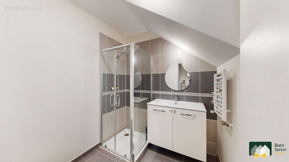 Salle d'eau RDC - Maison à MORANCEZ