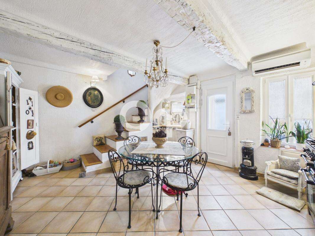 Maison à BAGNOLS-EN-FORET