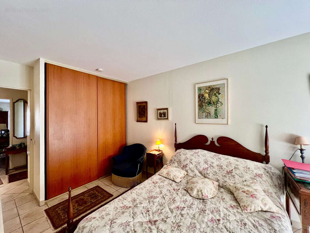 Appartement à SAINT-LAURENT-DU-VAR