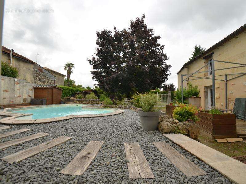 Maison à SAINT-GERMAIN-DU-PUCH