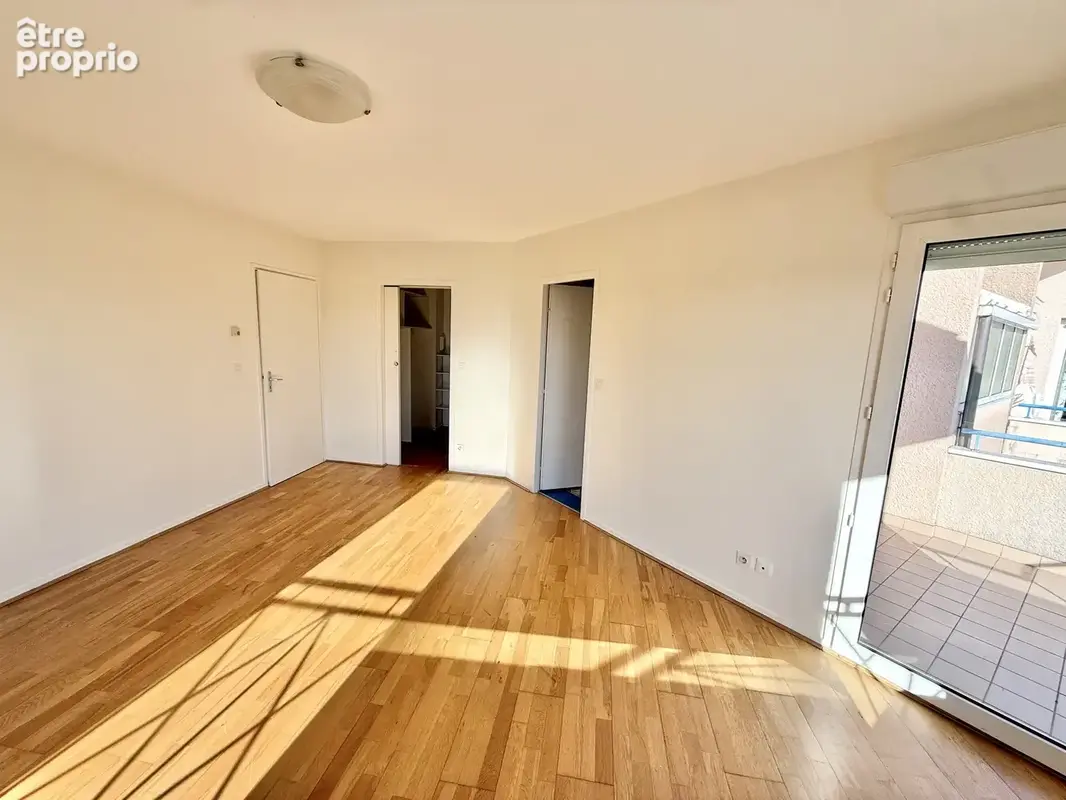 Divonne les Bains 01220, T4 122m2 dernier étage, balcons, garages, parking. - photo 12