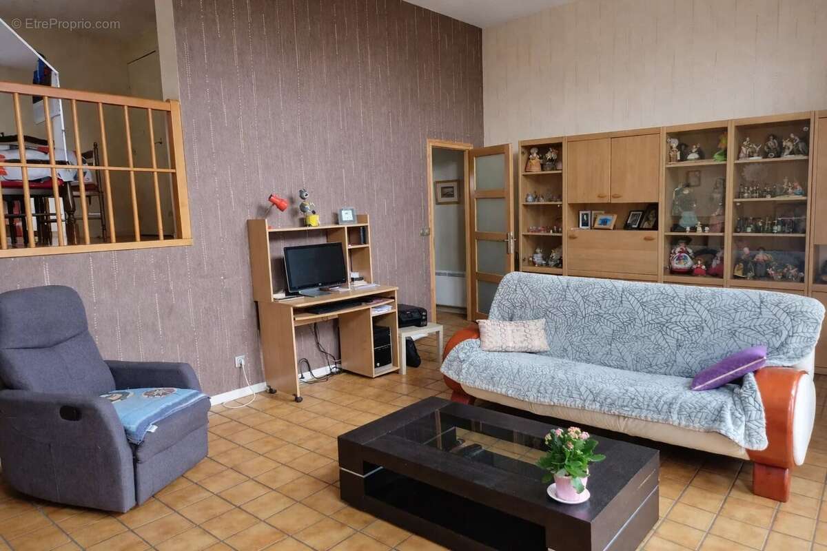 Maison à VOISINS-LE-BRETONNEUX