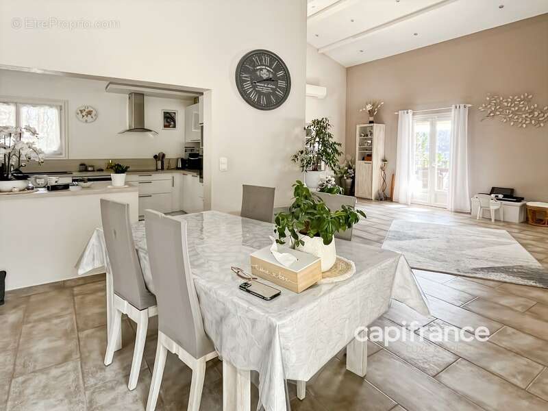 Maison à BAGNOLS-EN-FORET