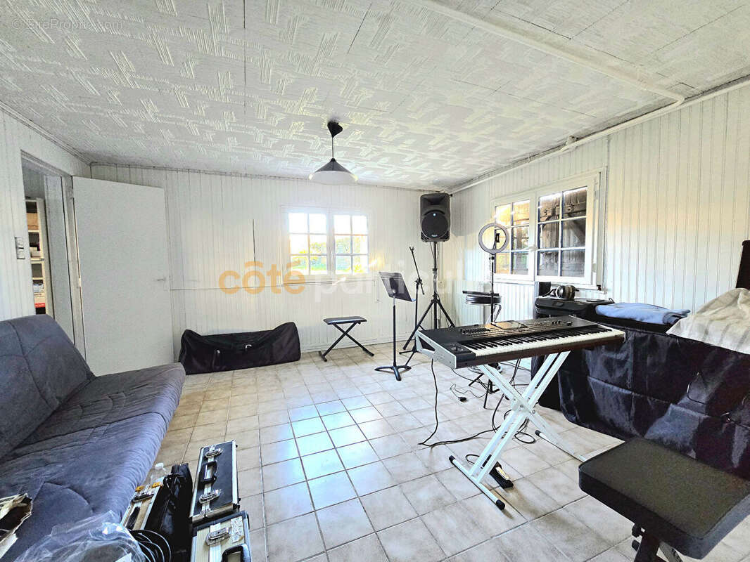 Maison à LA VILLE-AUX-DAMES