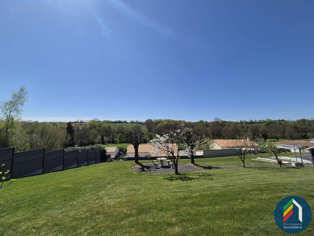 Terrain à LA MEILLERAIE-TILLAY