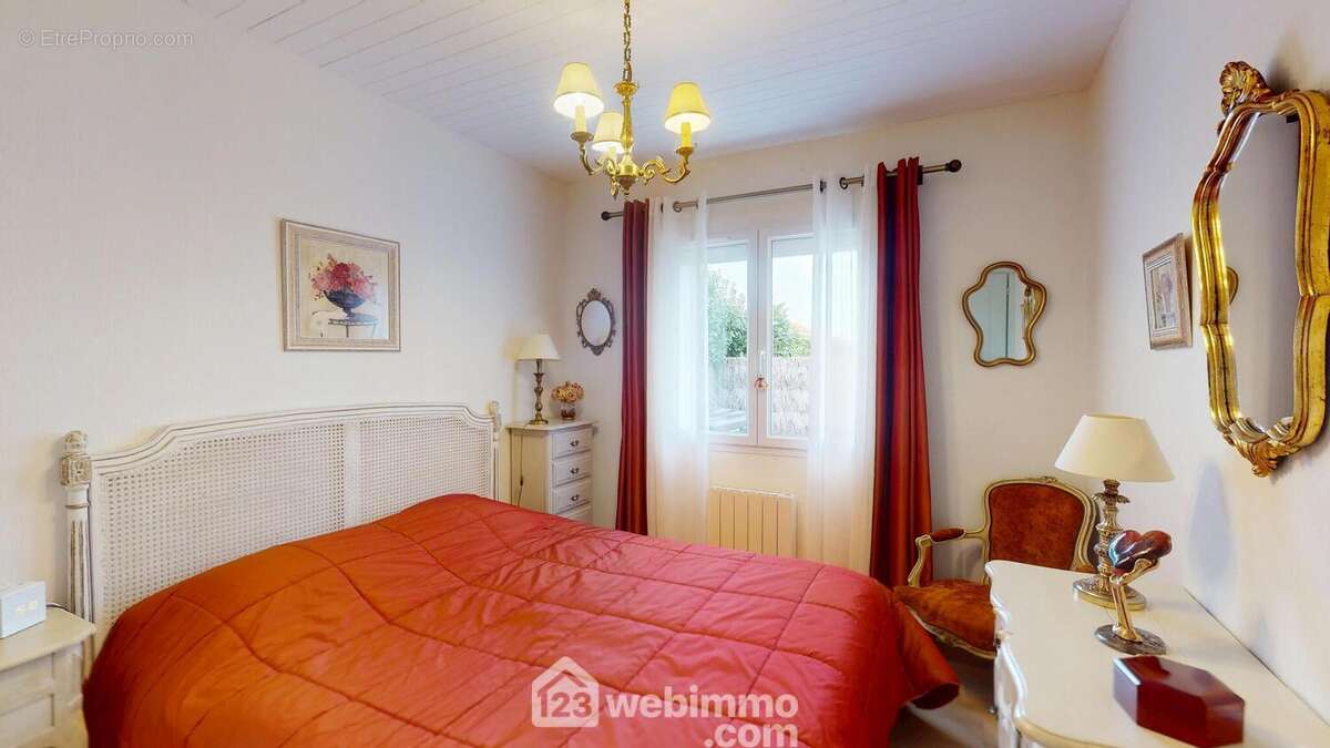 Chambre avec rangement. - Maison à JARD-SUR-MER