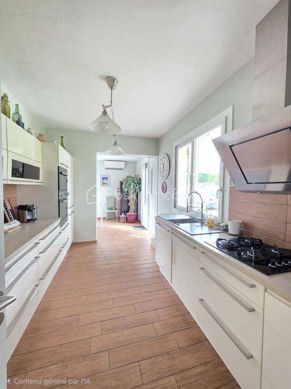 Maison à SAINTE-COLOMBE-EN-BRUILHOIS