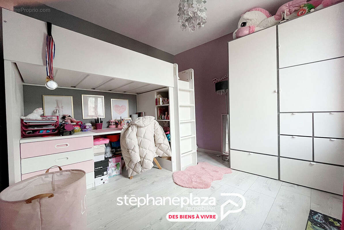 Maison à SAINT-ETIENNE-DU-ROUVRAY