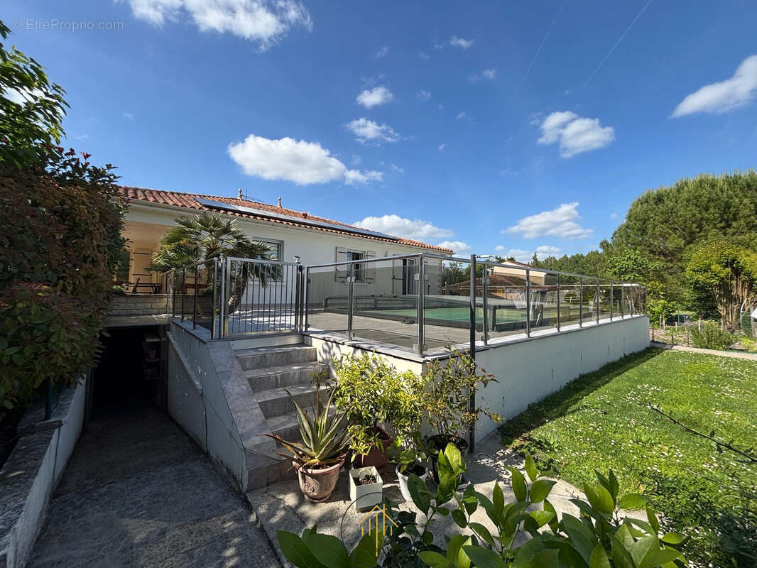 Maison 3 chambres, piscine, garage, terrain clos et arbore - photo 12