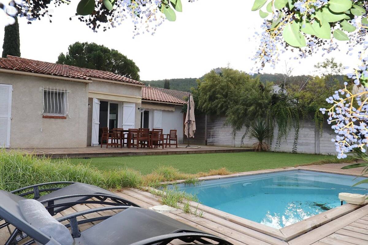 Maison à SAINT-CYR-SUR-MER