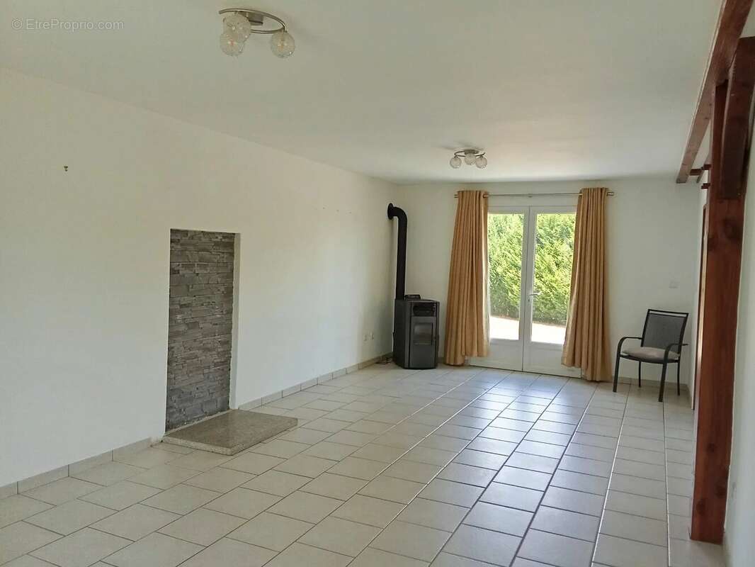 Superbe maison individuelle de 4 chambres, à proximité du centre du village. - photo 17