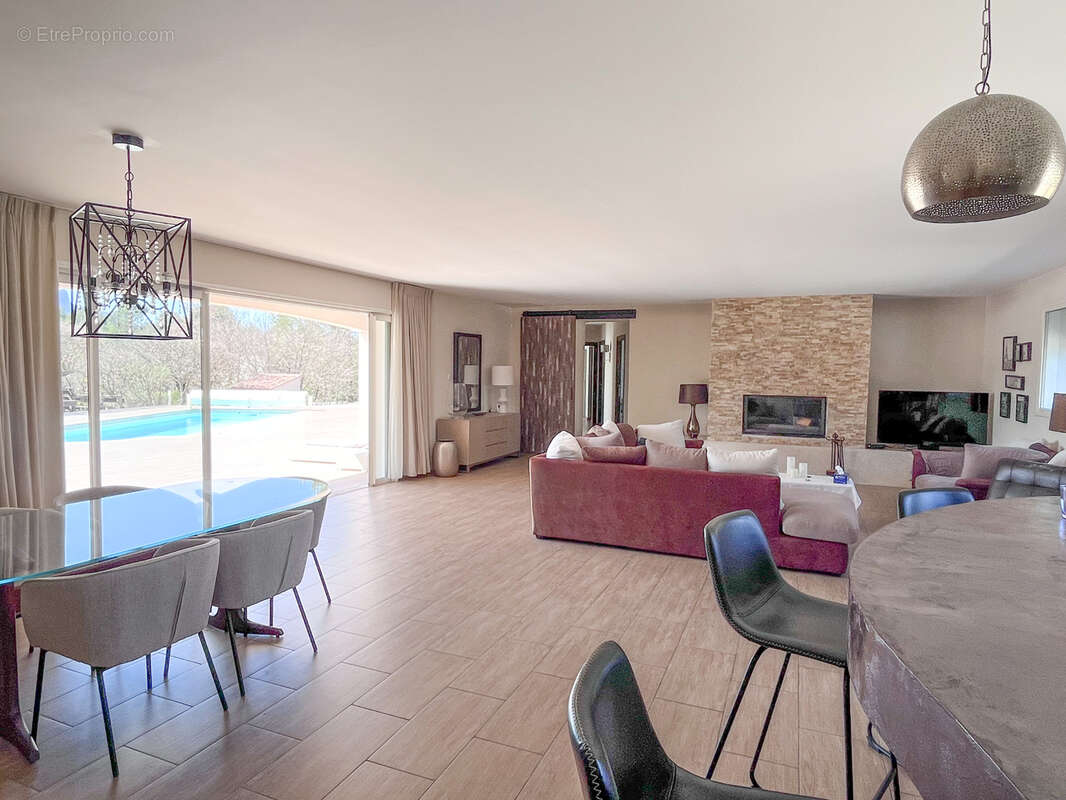 Maison à SAINT-MAXIMIN-LA-SAINTE-BAUME