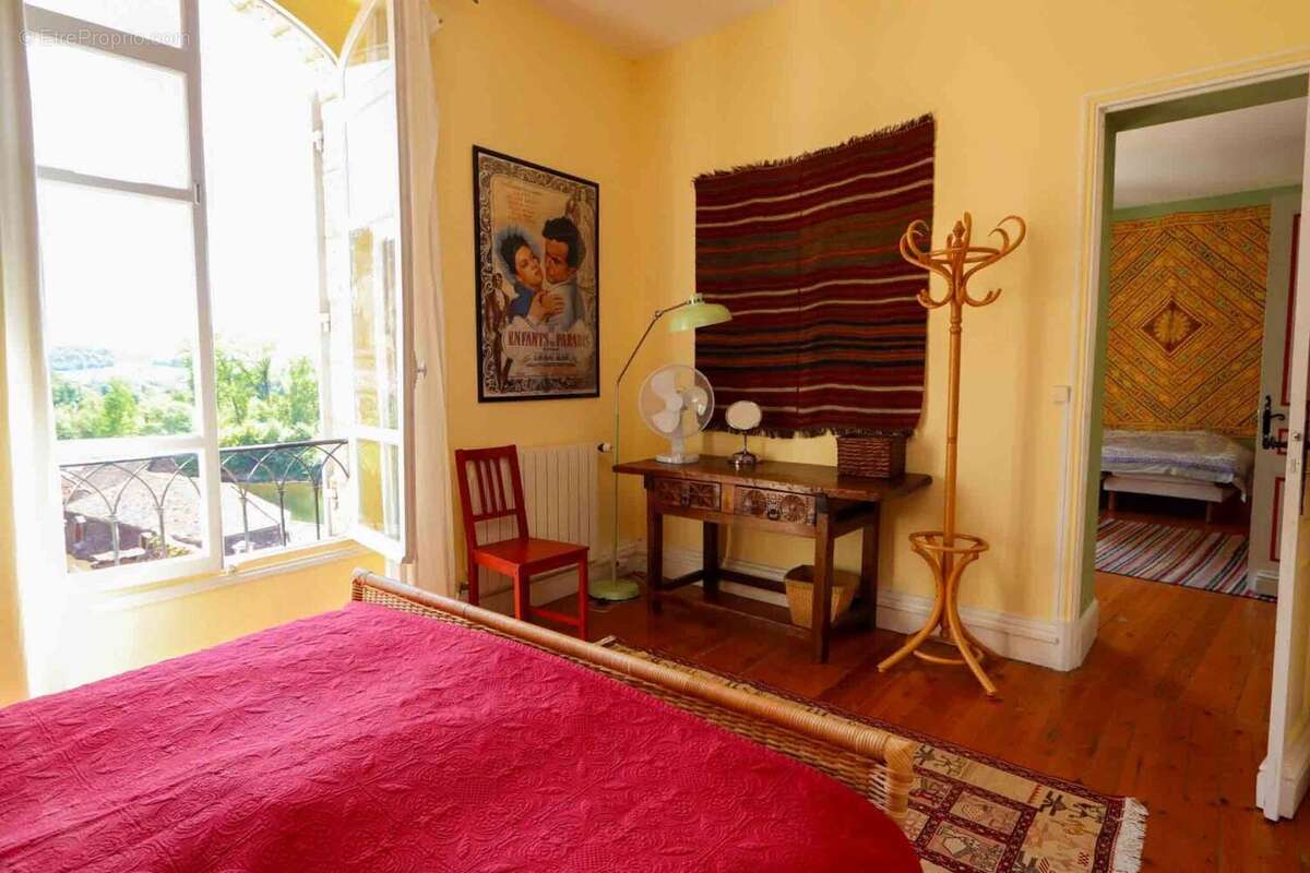 T02.20241334 - Maison à BEYNAC-ET-CAZENAC