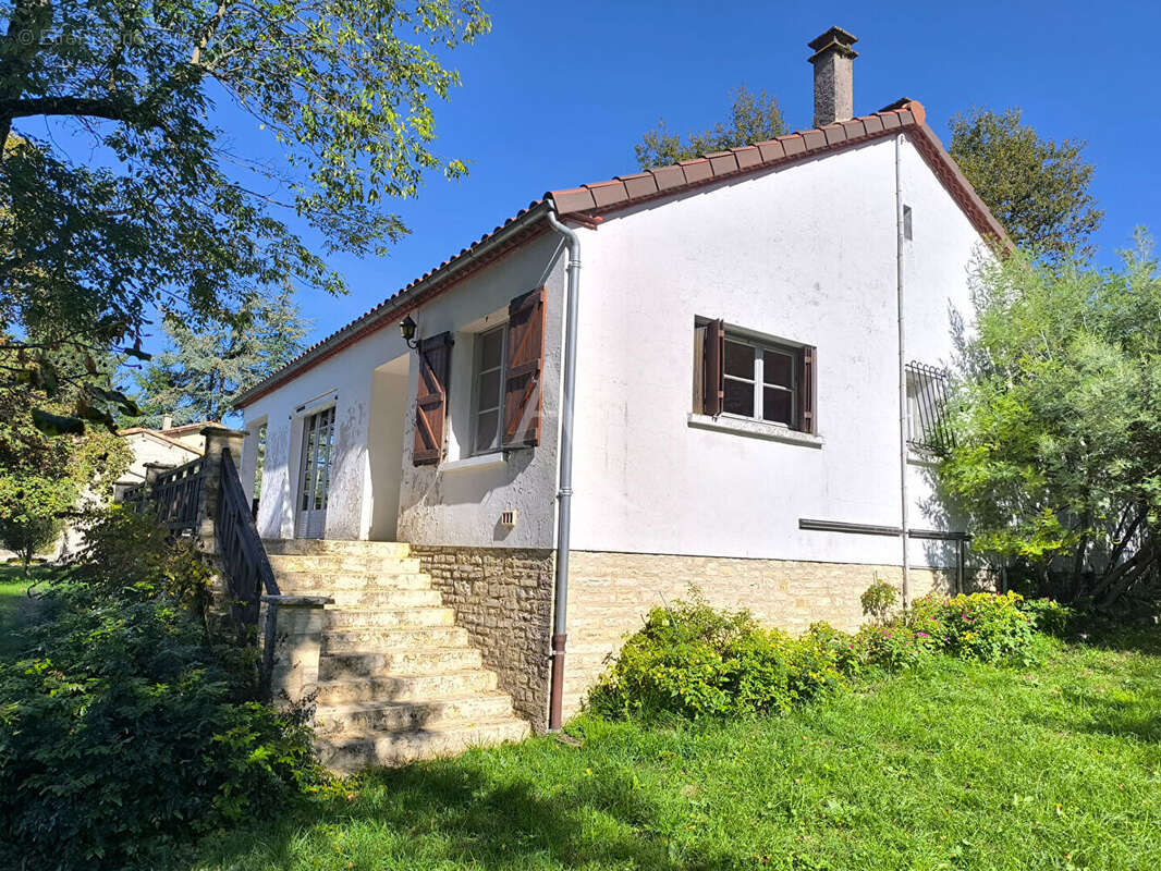 Maison à MONTGESTY