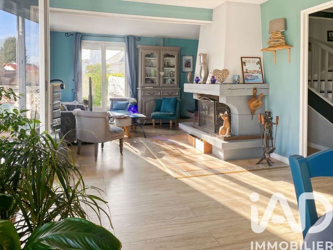 Photo 2 - Maison à BRIE-COMTE-ROBERT