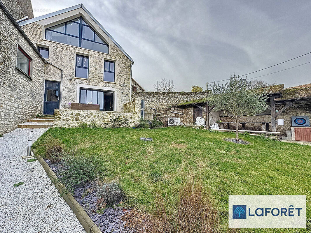 Maison à CRESPIERES