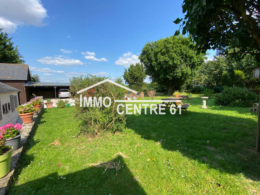 Maison à LASSAY-LES-CHATEAUX