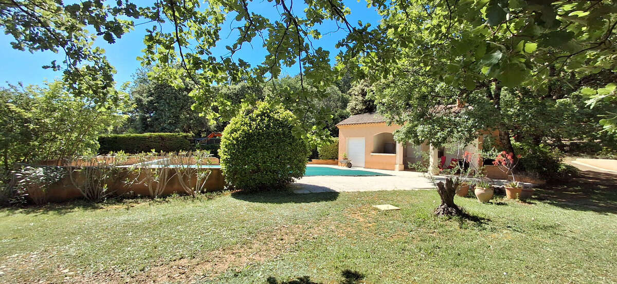 A vendre,  Drôme provençale, Belle Villa de 200 m2, piscine, garages, terrain  arboré de 3400m². - photo 5
