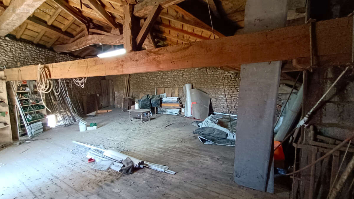 Maison à SAINT-GENIS-DE-SAINTONGE