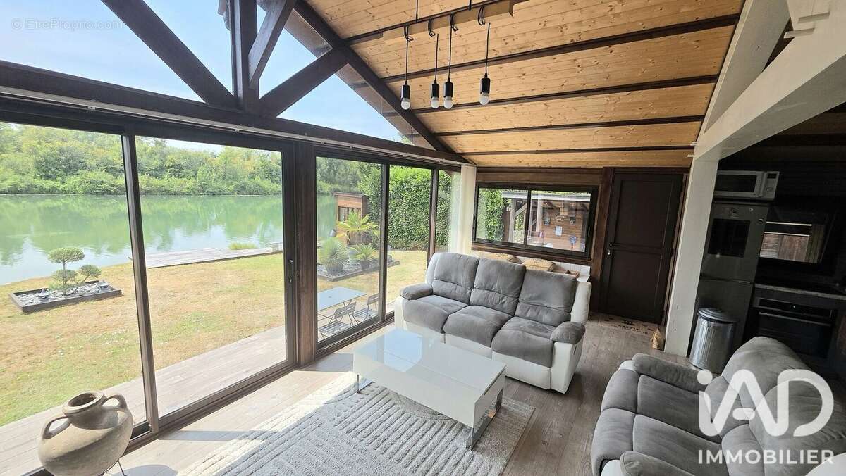 102 m² à Saint-Sauveur-Les-Bray  - photo 3