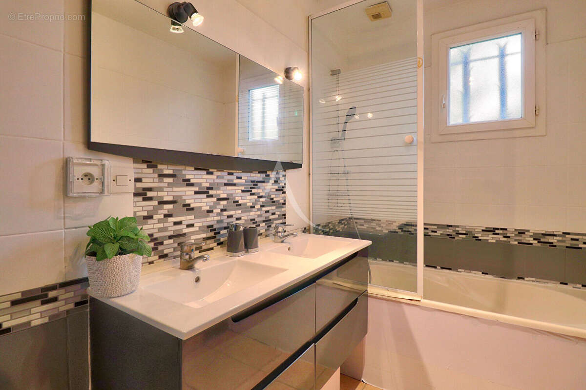 Maison à VINON-SUR-VERDON