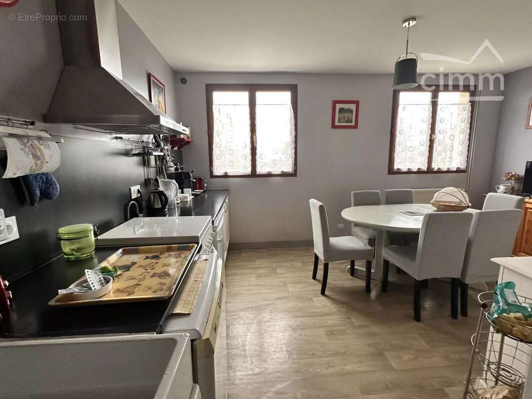 Maison à ISLES-LES-MELDEUSES