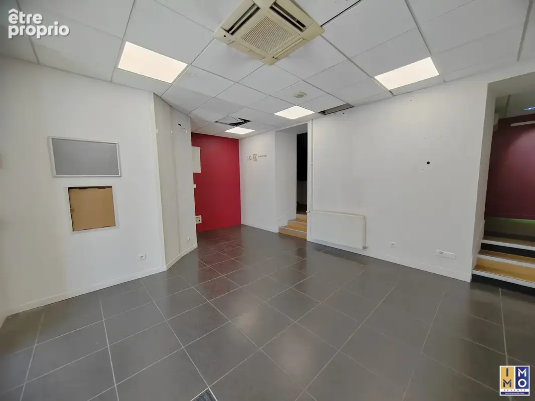 Commerce 152 m² à vendre à Mehun-Sur-Yevre (18500) - photo 2