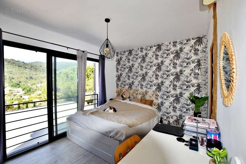 Maison à SOLLIES-TOUCAS