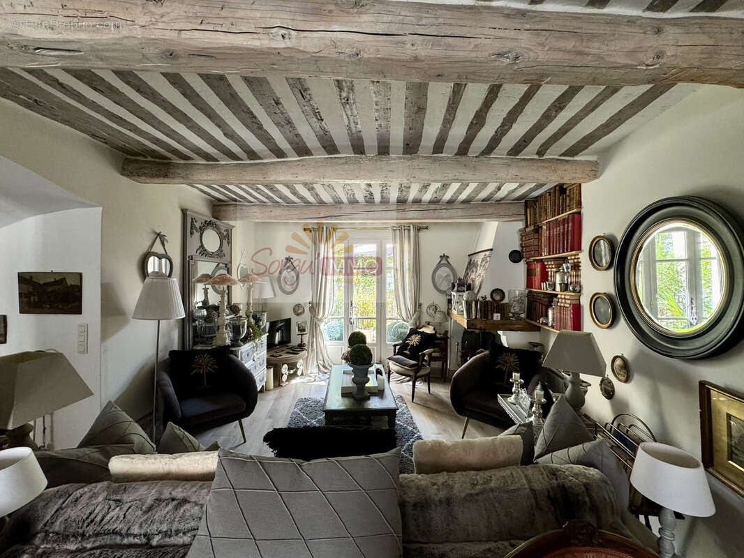 Maison à L'ISLE-SUR-LA-SORGUE