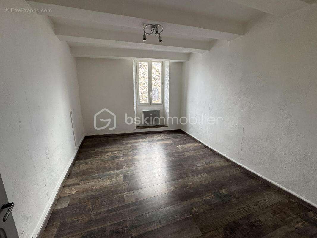 Maison à SAINT-LAURENT-DES-ARBRES