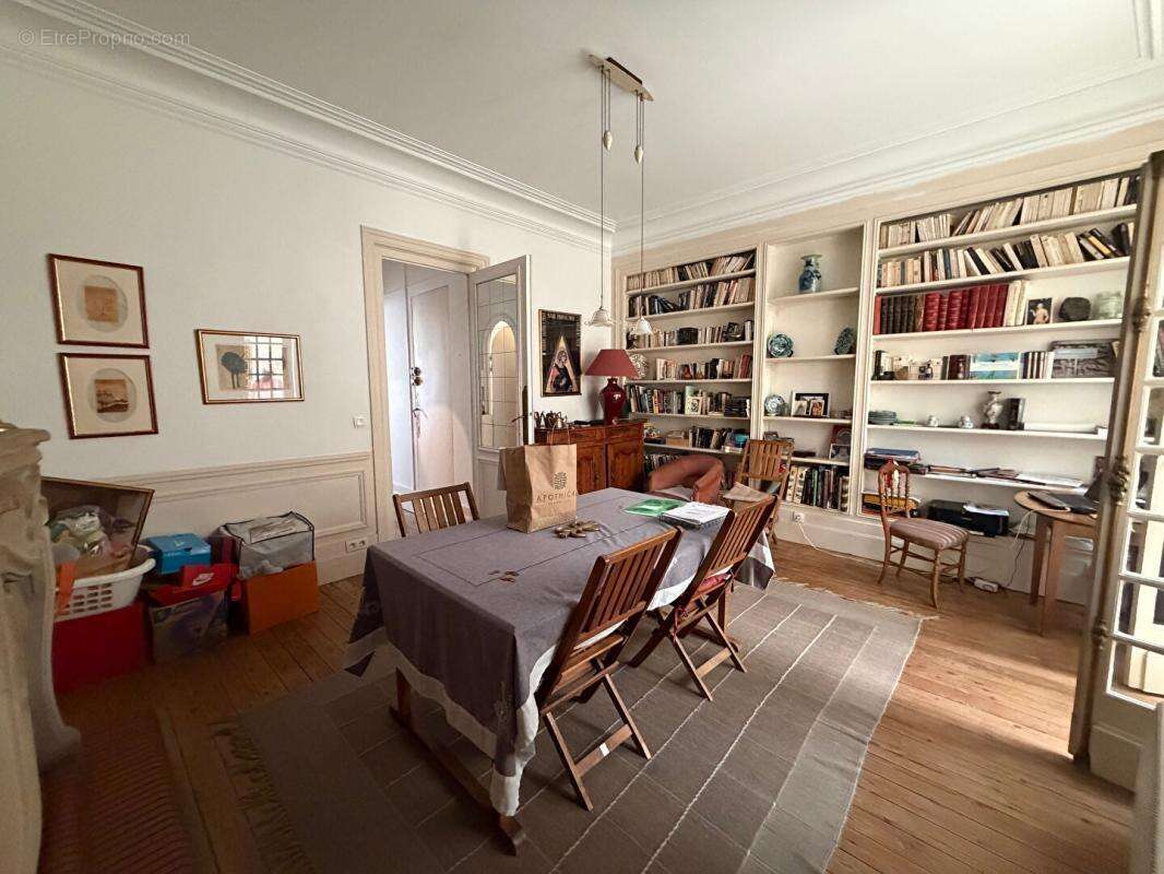 A Blaye Appartement de 114 m2 de caractère du XIX siècle avec locataire en place - photo 2