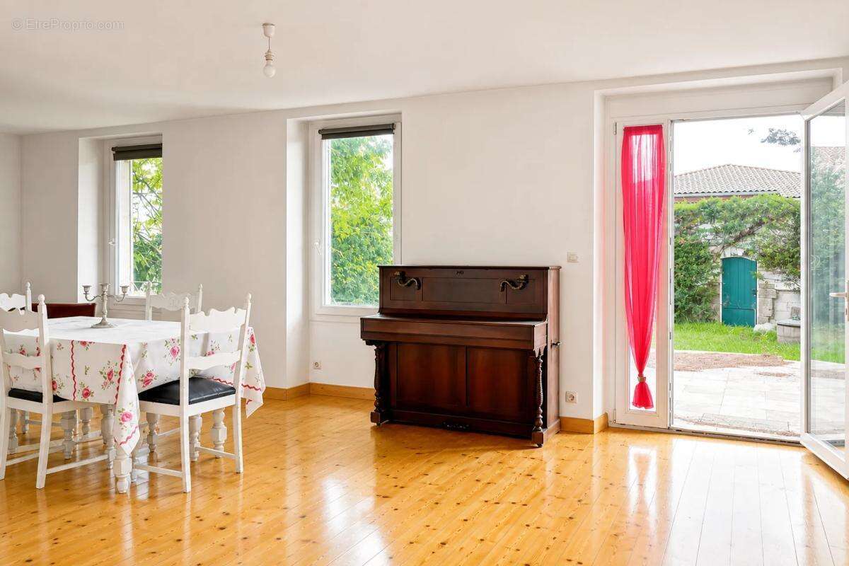 Maison de maître de 222m² à Pergain-Taillac - photo 18