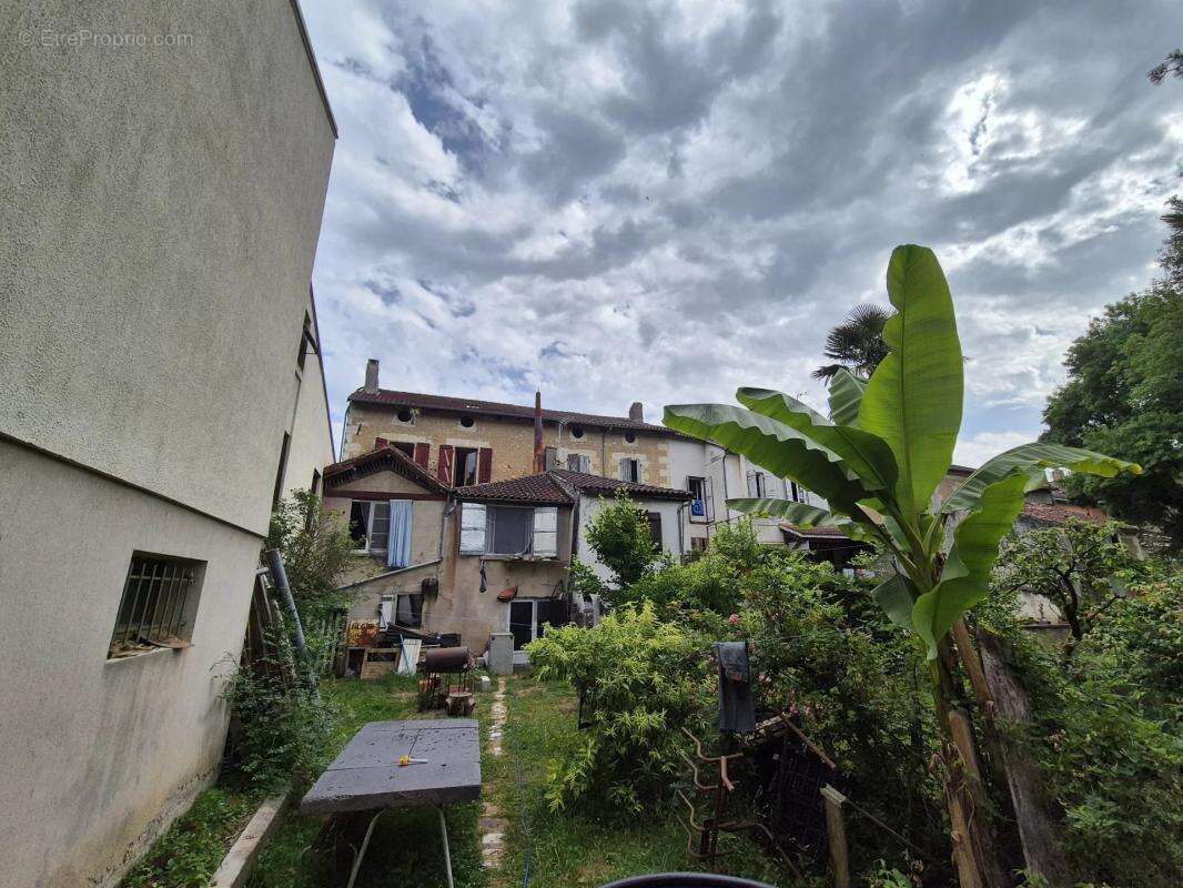 Appartement à VIC-FEZENSAC