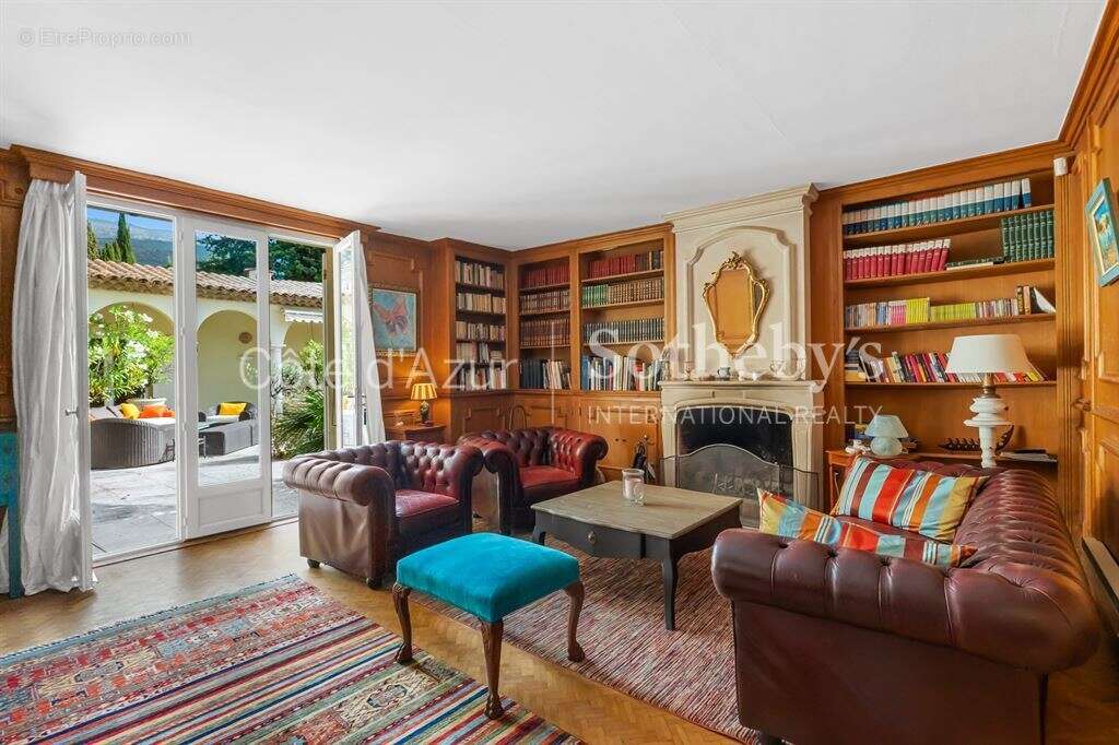 Villa florentine de plain-pied avec maison d’invités et piscine à Grasse Saint-François - photo 10