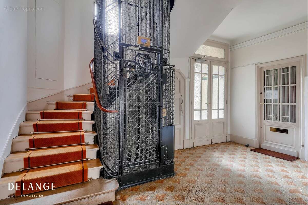 Appartement à PARIS-14E