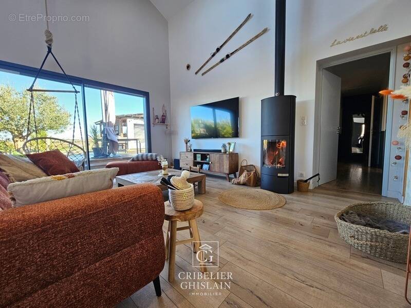 Maison à LA CHAPELLE-BASSE-MER