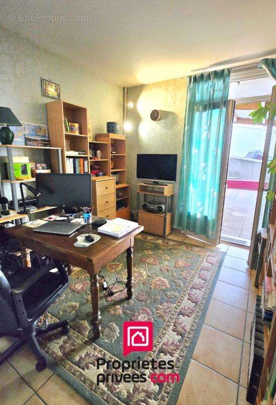 Appartement à LE CHAMBON-FEUGEROLLES