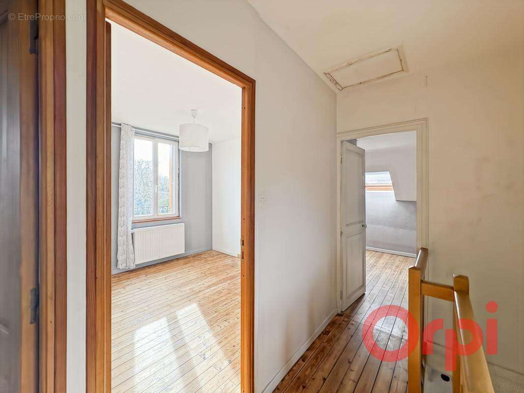 Maison à LA GUERCHE-SUR-L'AUBOIS