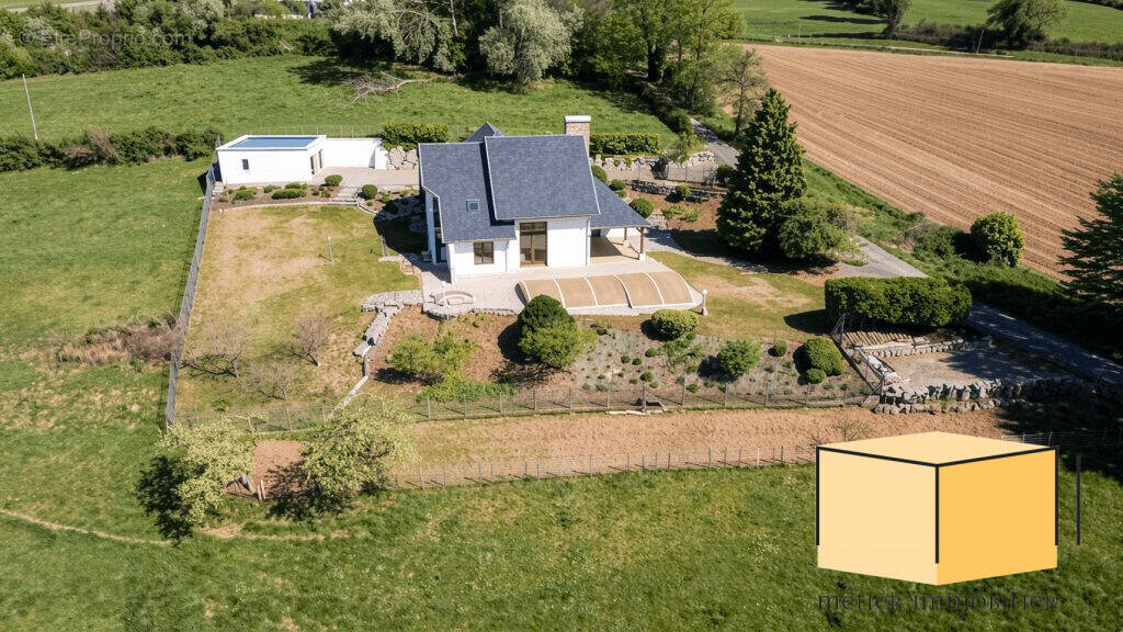 Maison à CHAZEY-BONS