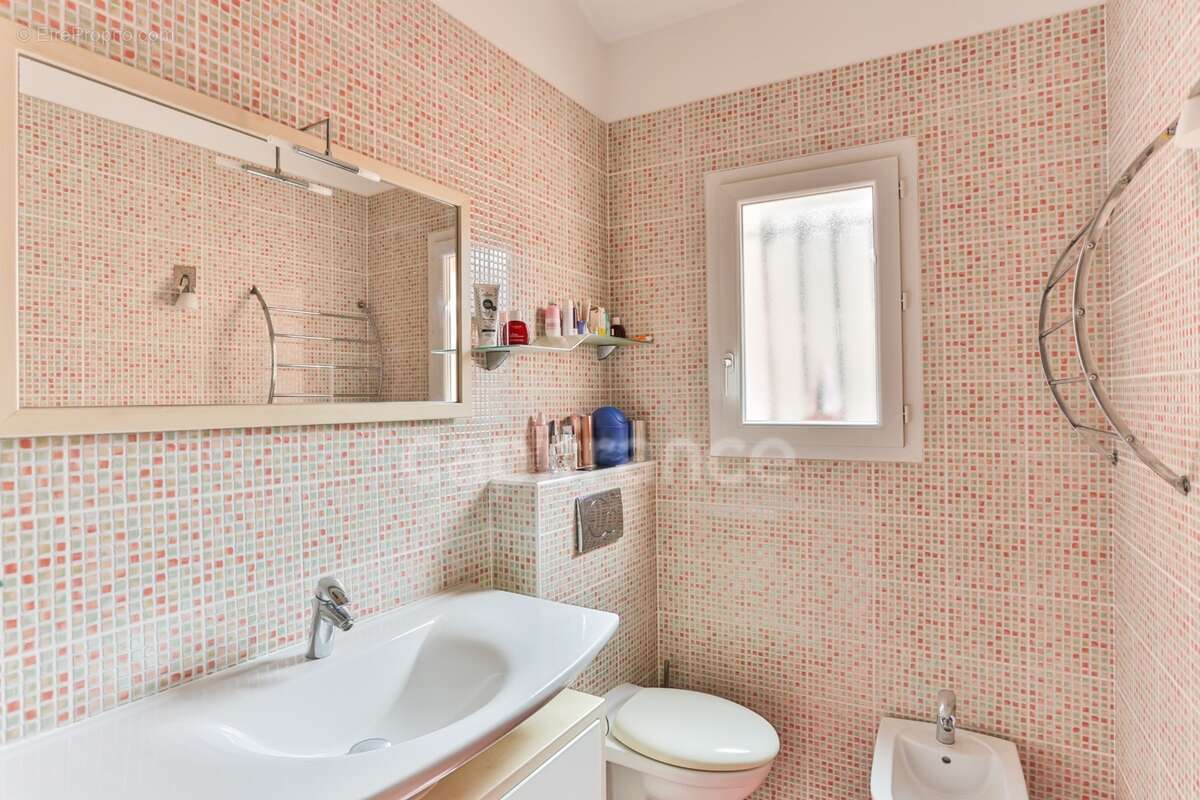 Maison de village avec atelier à vendre à Collias – Idéale pour vivre et travailler - photo 8