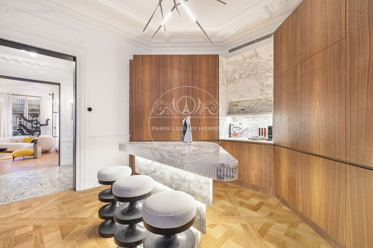 Appartement à PARIS-8E