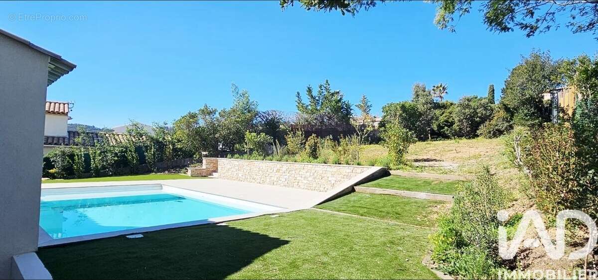 Photo 4 - Appartement à ROQUEBRUNE-SUR-ARGENS