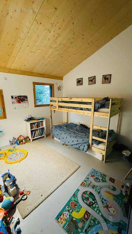 Maison à SAINT-GENIS-POUILLY