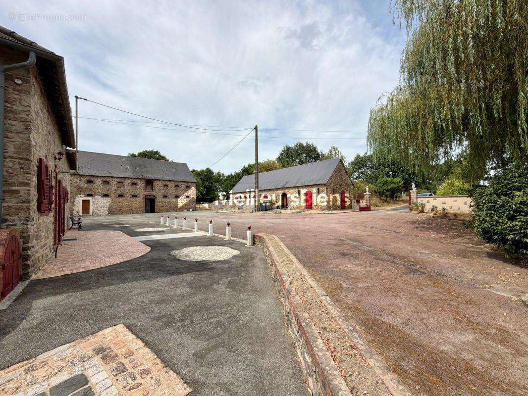 Maison en pierres de plain-pied avec dépendances sur 2,5 hectares – Saint-Saturnin-du-Limet (à 5 min de Renazé) - photo 12