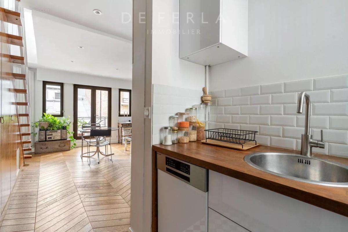 Appartement à PARIS-8E
