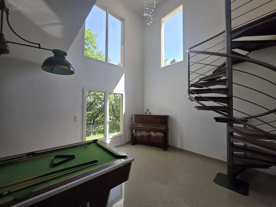 Maison à MEYSSE