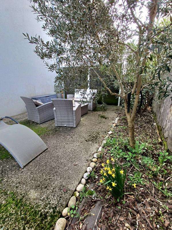 Loft de 129 m2 entièrement rénové, comprenant 4 pièces, dont - photo 7