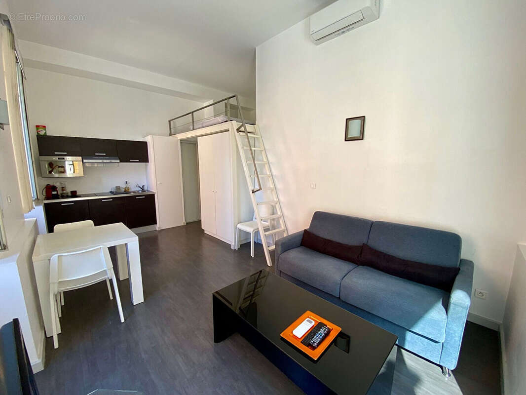 Nice Carré D'Or 1 pièce 22.62 m2 + 9.45m² Mezzanine vue place Massena - photo 4