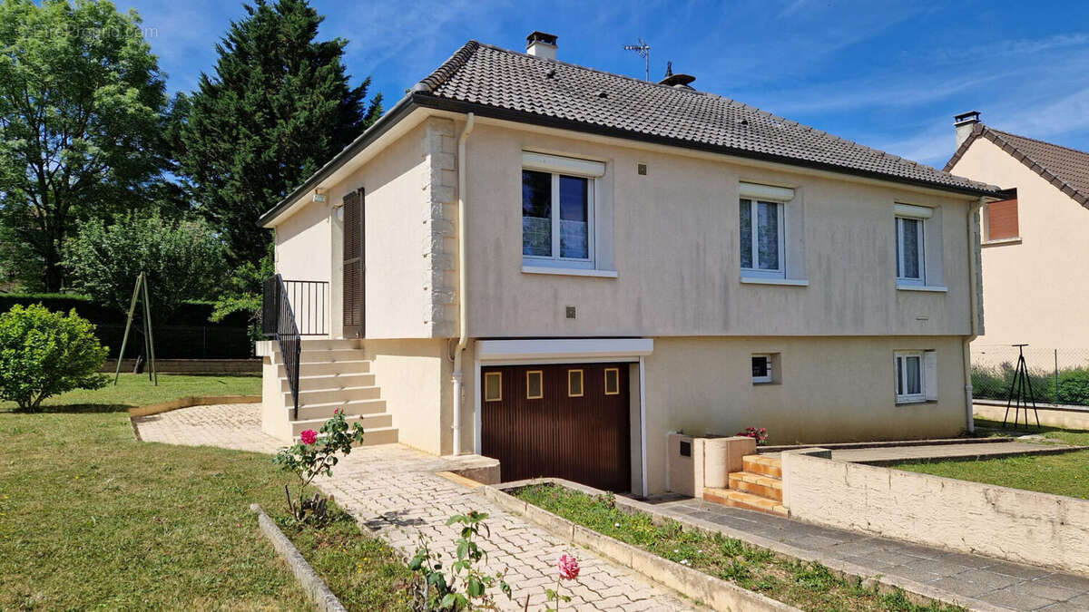 Pavillon sur sous-sol - 5 pieces - 4 chambres - photo 3