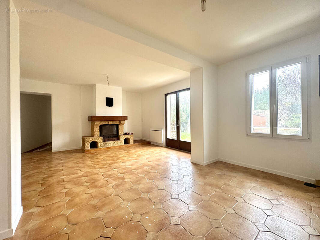 Maison à SAINT-REMY-SUR-AVRE